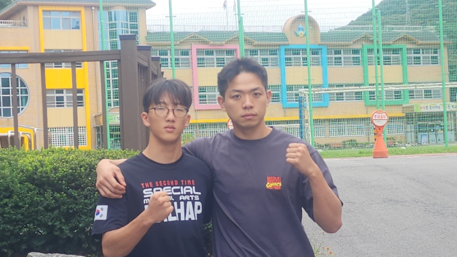 98b27ef2-3a89-4dab-a5f6-2662f0b7c11a.jpg